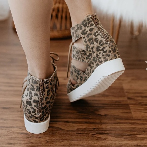 NEW BOHO LEOPARD PRINT WEDGE SANDAL SIZE 8 - Picture 5 of 5